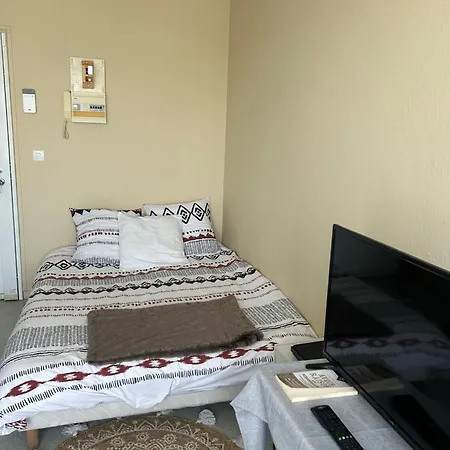 Apartment Equipe Avec Balcon